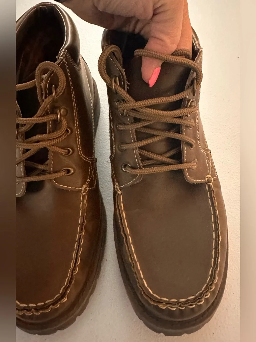Tommy Hilfiger sturdy leather